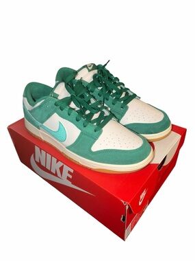 Nike dunk low SE men’s shoes size 10.5